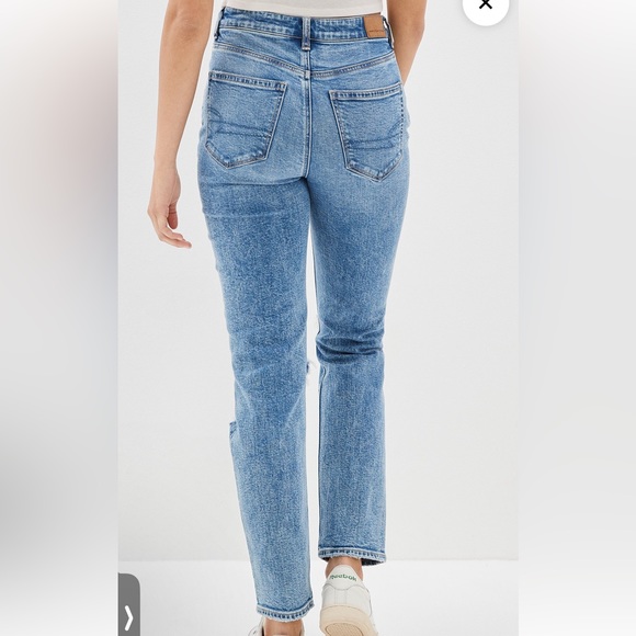 American Eagle Strigid Ripped Mom Jeans Short - Picture 4 of 5